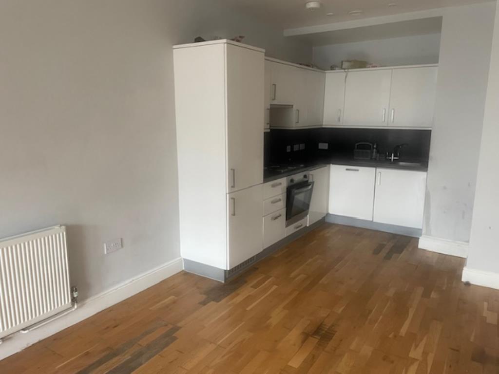 Lot: 99 - ONE-BEDROOM FIRST FLOOR FLAT - Open plan living space